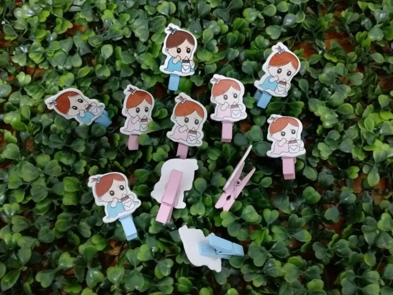 Souvenir broche