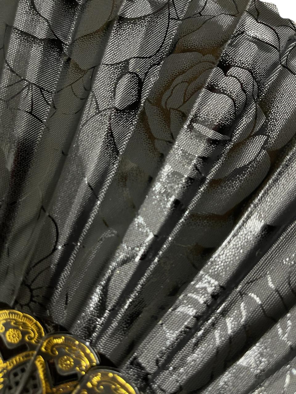 Abanico Negro Elegante con Rosas Estampadas x 12 Estilo Oriental Estrella Deco - Imagen 4